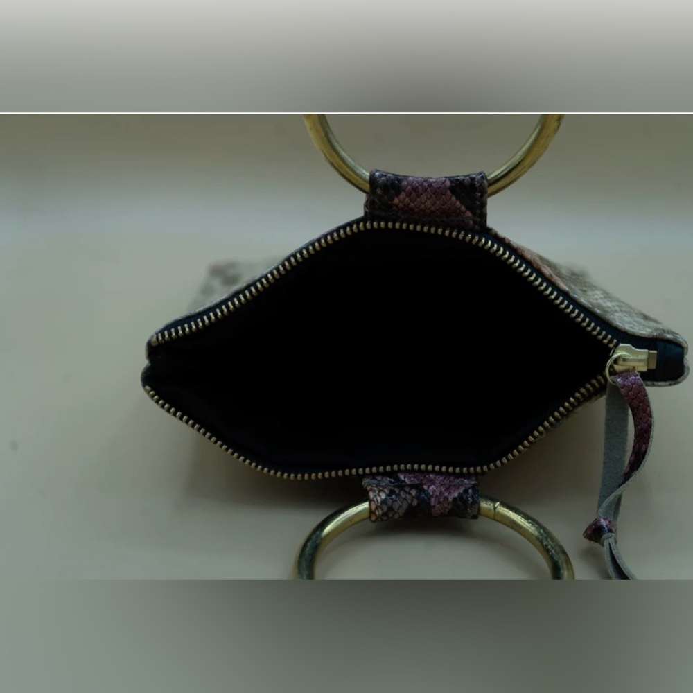 OLIVEVE HANDBAG ROSE
SNAKE LAINE RING BAG - Picture 4 of 5